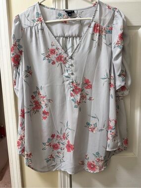 torrid Light Gray Floral V-Neck Button Blouse with Pink Blooms
